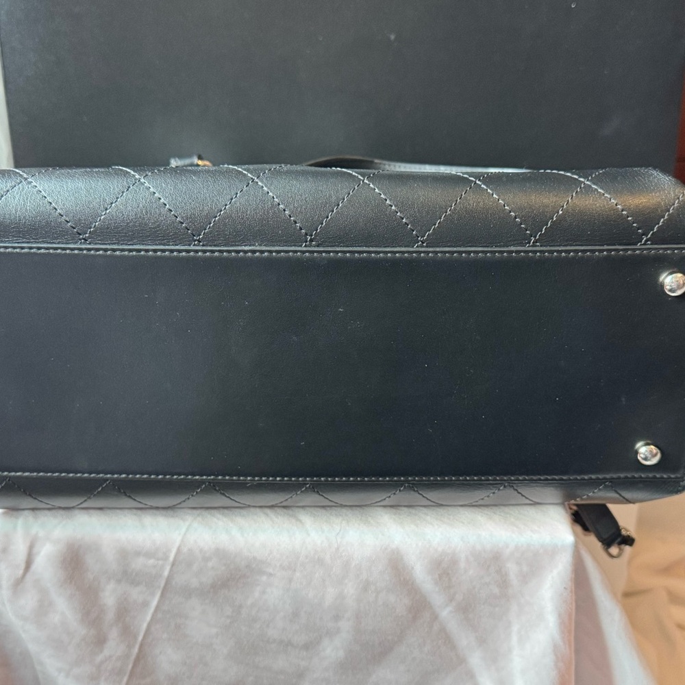 Chanel 17C Ring My Bag Tote in Black calfskin with silver hardware - Picture 8 of 13